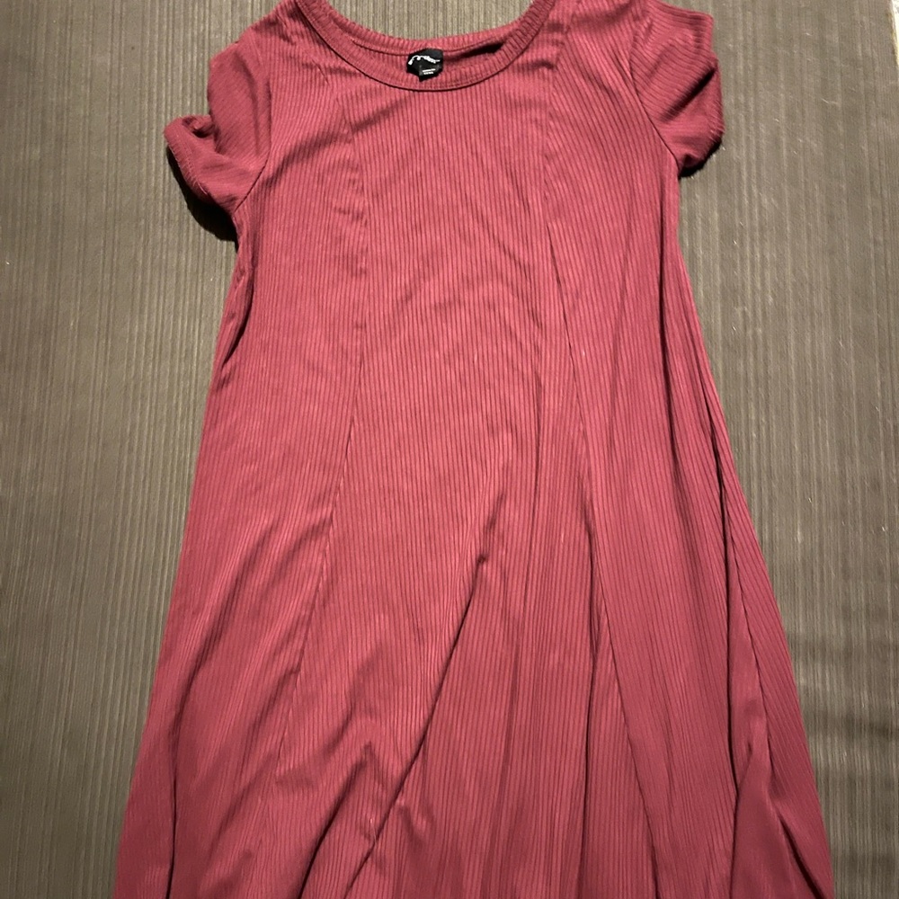T-shirt dress maroon size 10/12 Large